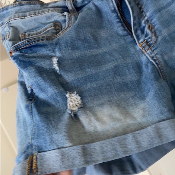 Light / Mid Wash Aeropostale Shorts - Picture 2 of 4